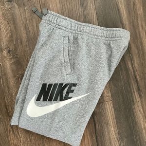 Boys medium gray Nike sweatpant joggers